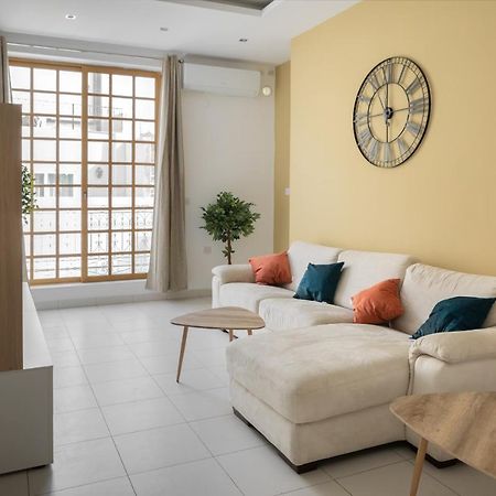 Entire Luxury Sliema Townhouse Steps From Beach 外观 照片