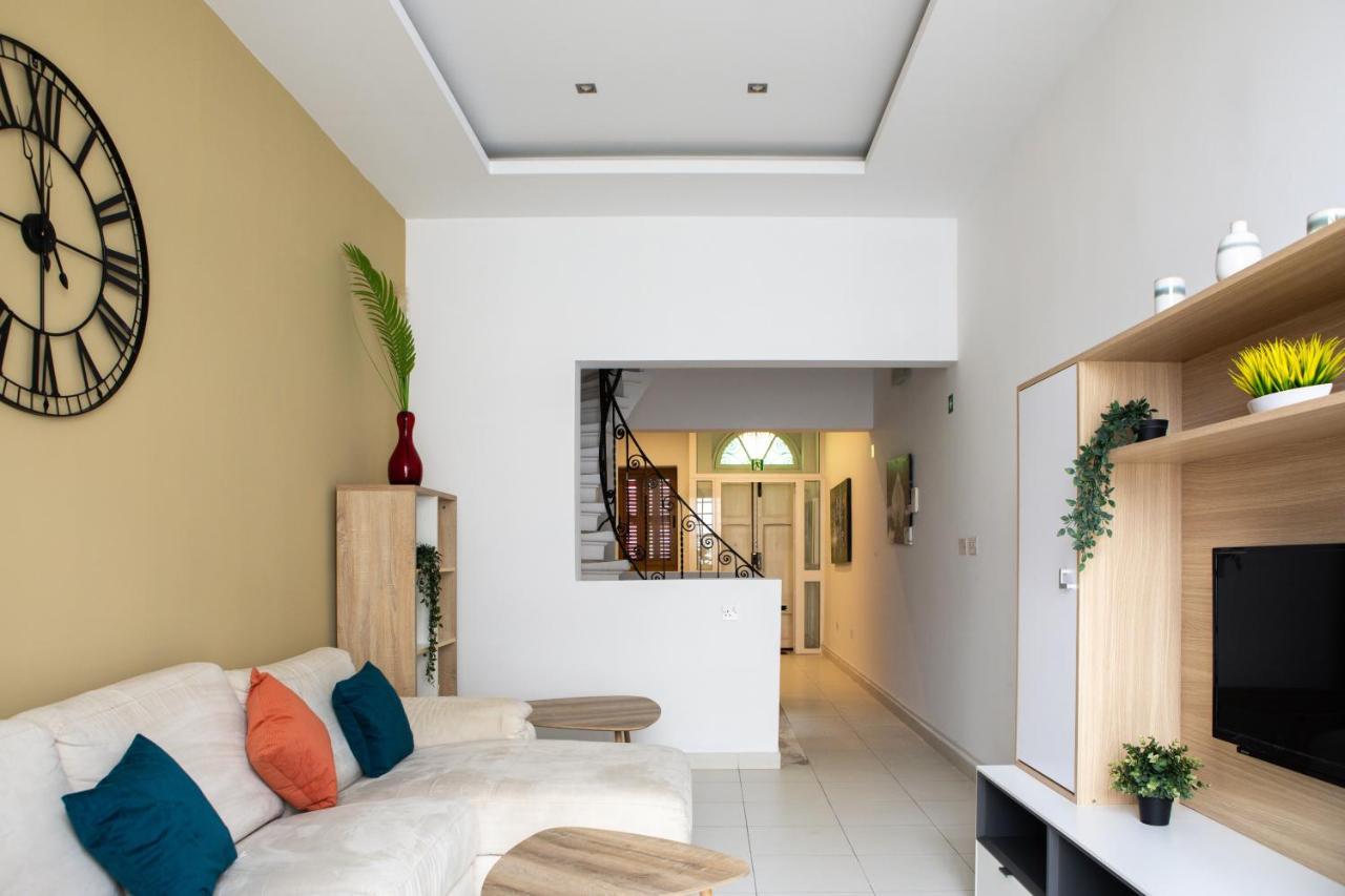 Entire Luxury Sliema Townhouse Steps From Beach 外观 照片