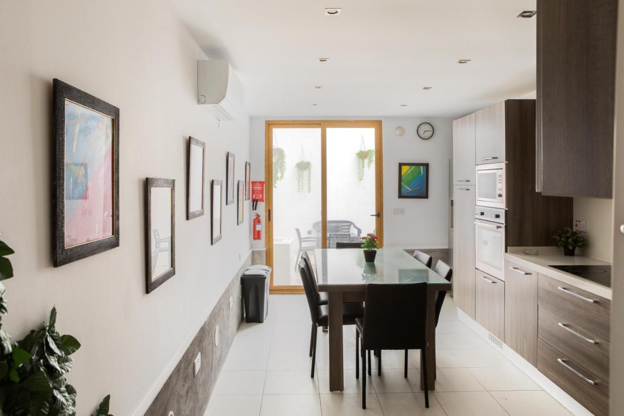 Entire Luxury Sliema Townhouse Steps From Beach 外观 照片