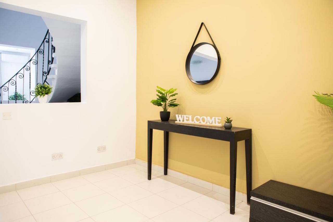 Entire Luxury Sliema Townhouse Steps From Beach 外观 照片