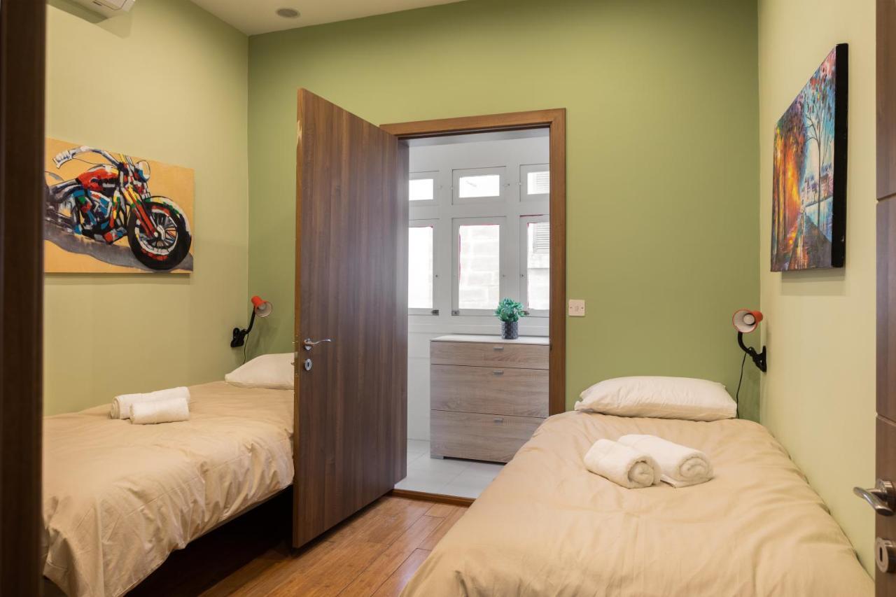 Entire Luxury Sliema Townhouse Steps From Beach 外观 照片